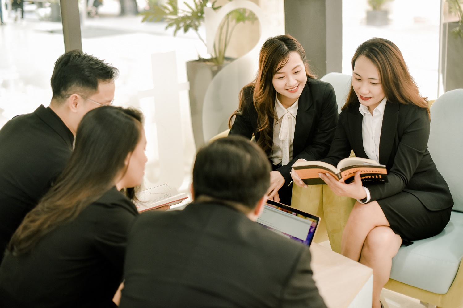 Quản trị nhân lực là gì? Đây là một trong những câu hỏi được rất nhiều người trẻ quan tâm tìm hiểu