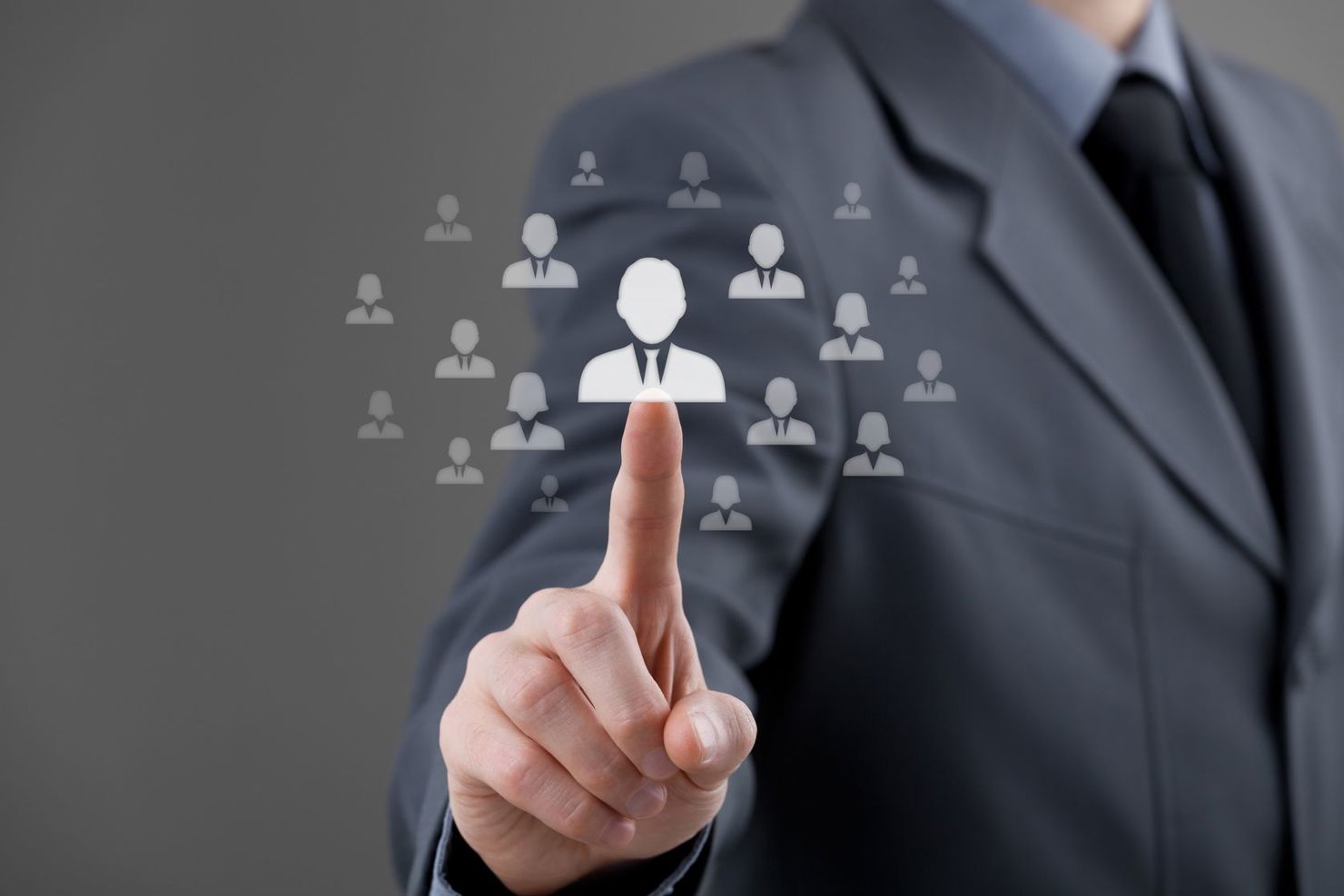 Quản trị nhân lực cần quân lý lương thưởng và phúc lợi cho nhân viên