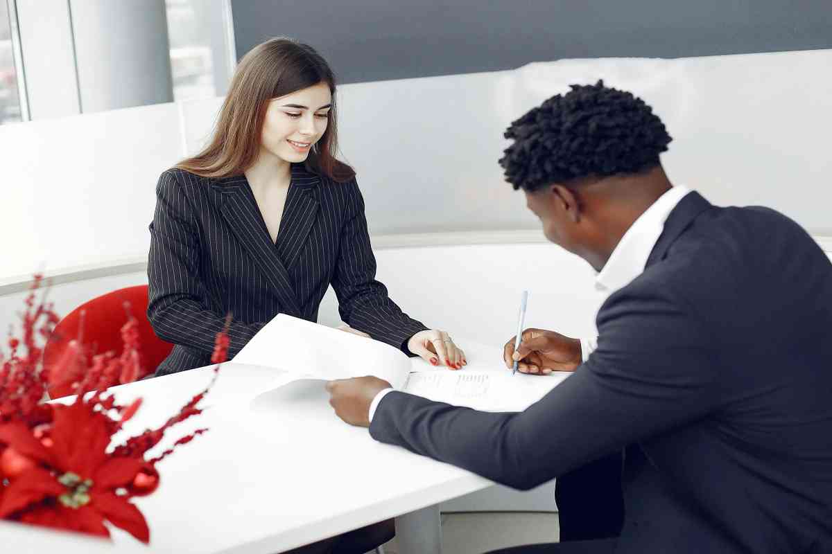 Mức thu nhập của nghề sale bất động sản phần lớn đến từ hoa hồng dựa trên thành công của mỗi giao dịch