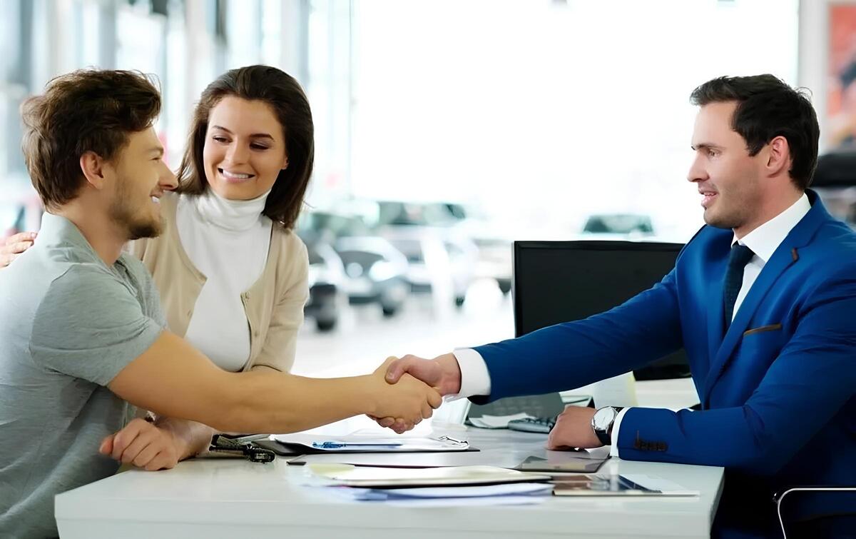 Tư vấn dịch vụ, sản phẩm là một trong những công việc quan trọng của nhân viên Sale bảo hiểm