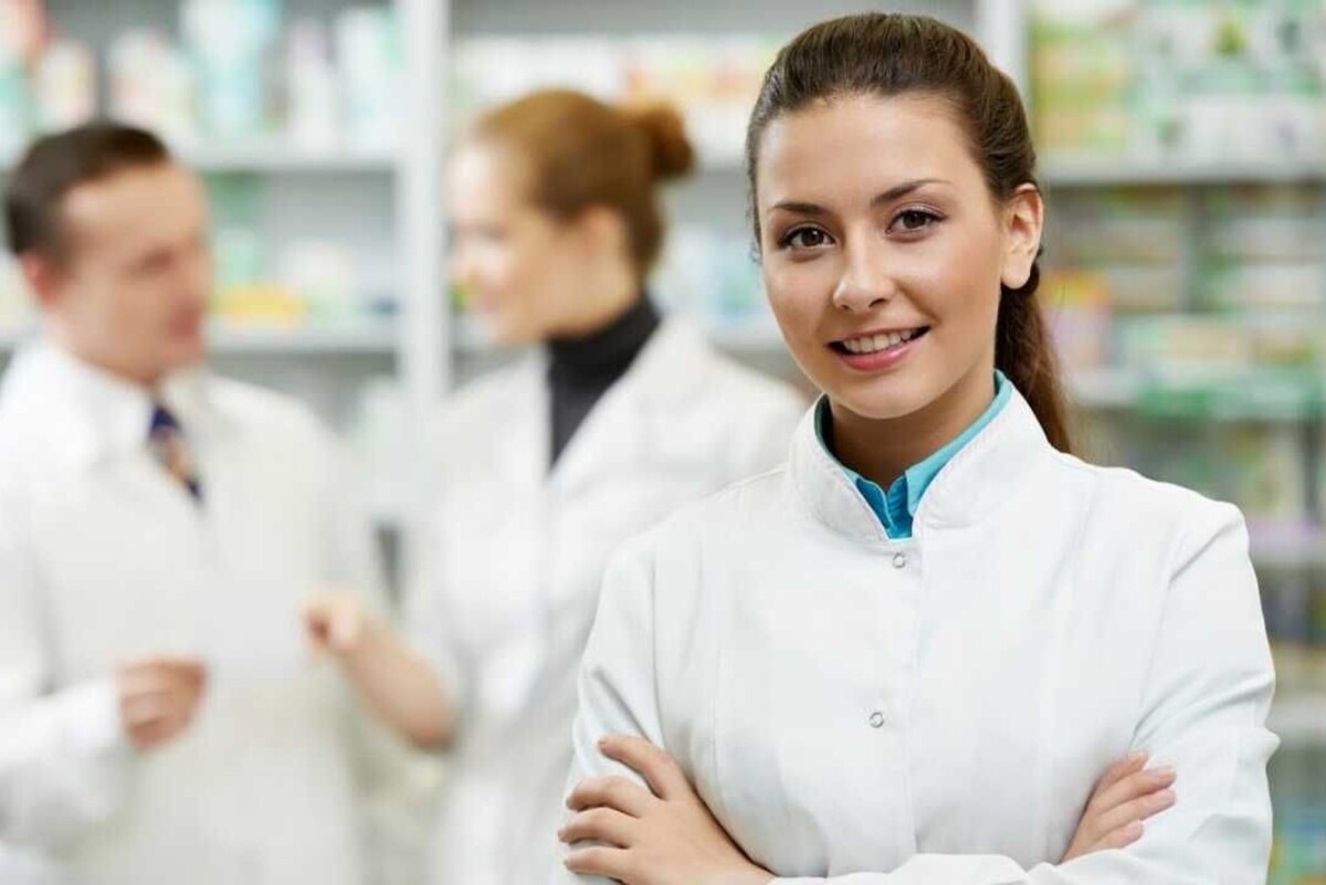 Trình dược viên là người làm công việc giới thiệu, tư vấn và bán các sản phẩm dược phẩm