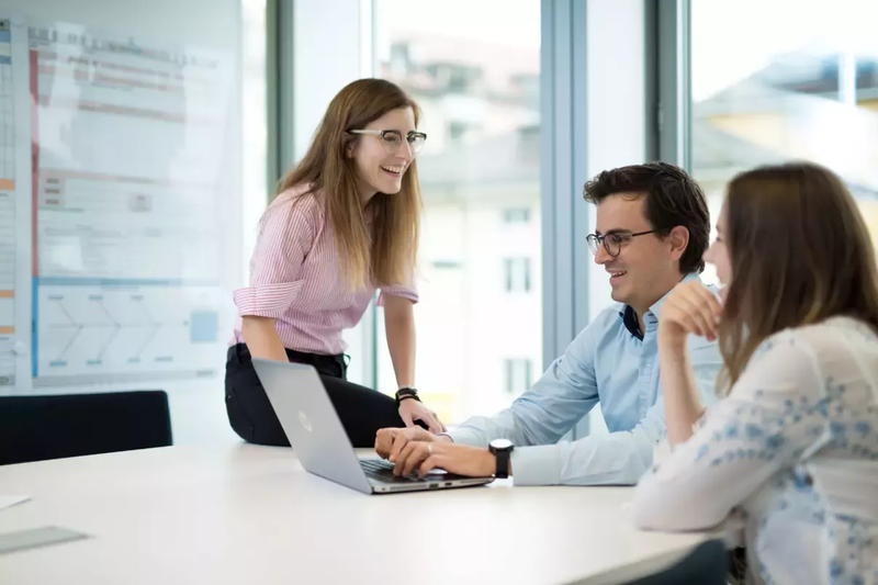 Chuyên viên đào tạo và phát triển cần thiết kế và triển khai các chương trình đào tạo để phát triển kỹ năng cho nhân viên