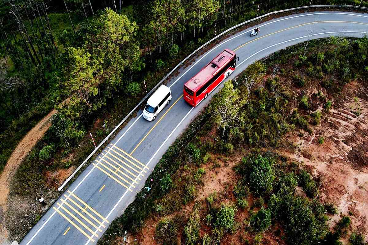 Chất lượng cuộc sống của người dân cũng được nâng cao nhờ hệ thống giao thông vận tải phát triển