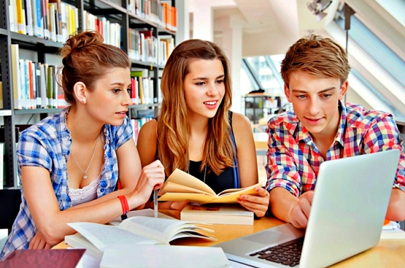 Giáo viên tiếng Anh trung tâm cần đáp ứng về năng lực giảng dạy, phát âm chuẩn,...