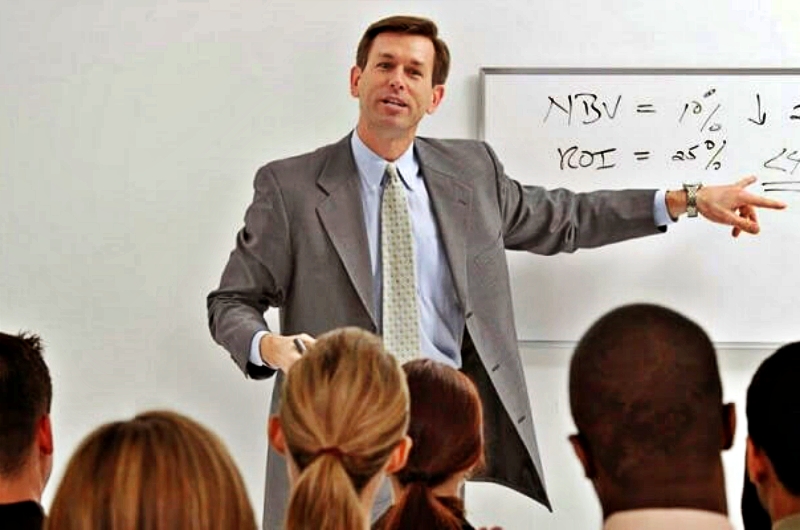 Mức lương giảng viên đại học được phân chia theo cấp bậc hạng 3, hạng 2, hạng 1