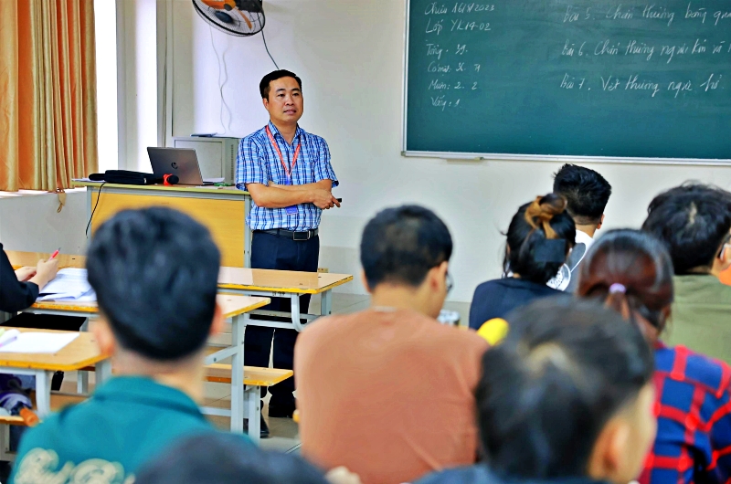 Để gia tăng thu nhập, giảng viên đại học áp dụng chiến lược nâng cao chuyên môn