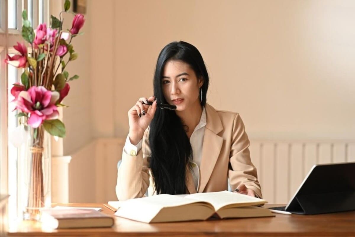 Biên tập viên là người chịu trách nhiệm việc kiểm duyệt, rà soát, chỉnh sửa và hoàn thiện nội dung