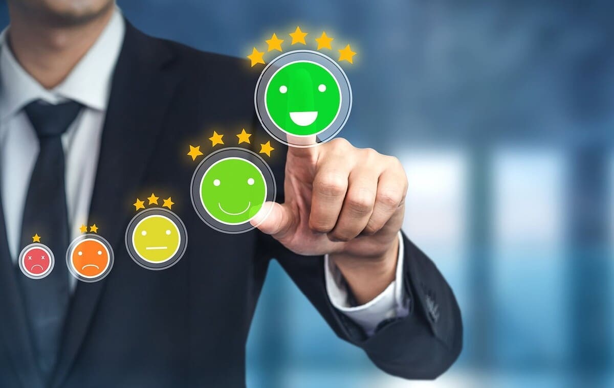 Mức lương trung bình của nhân viên dịch vụ khách hàng dao động từ 8.000.000 - 15.000.000 (VNĐ/tháng)