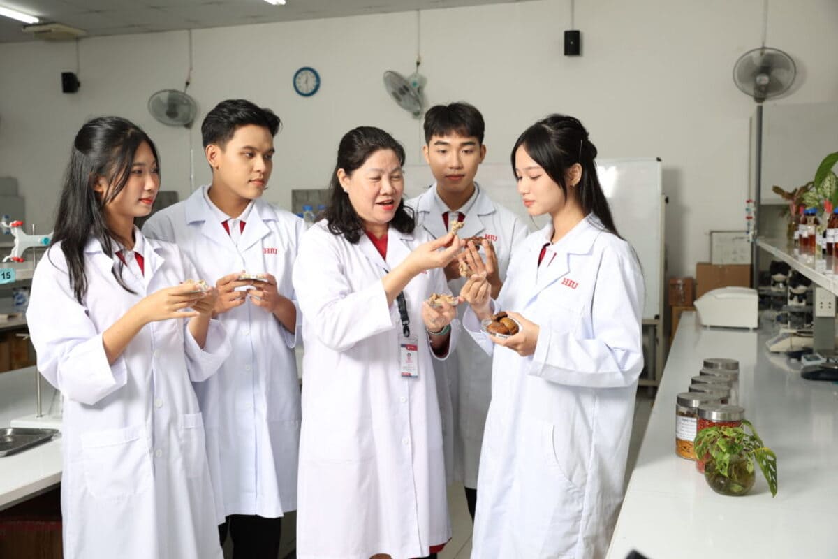 Mức lương dược sĩ phụ thuộc vào nhiều yếu tố