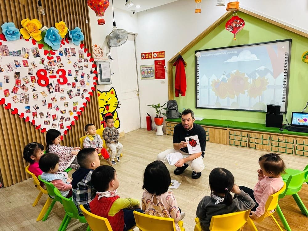 Giáo viên mầm non tiếng Anh bên cạnh có chứng chỉ nghiệp vụ sư phạm còn có chứng chỉ tiếng Anh quốc tế như TOEFL, IELTS