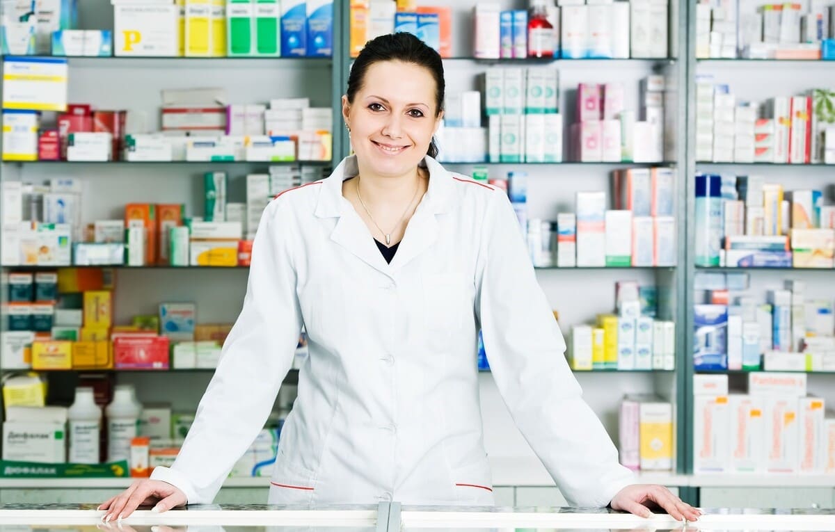 Mức lương của Dược sĩ đại học bán thuốc tại các nhà thuốc sẽ dao động từ 7.000.000 - 15.000.000 VNĐ/tháng khi mới ra trường