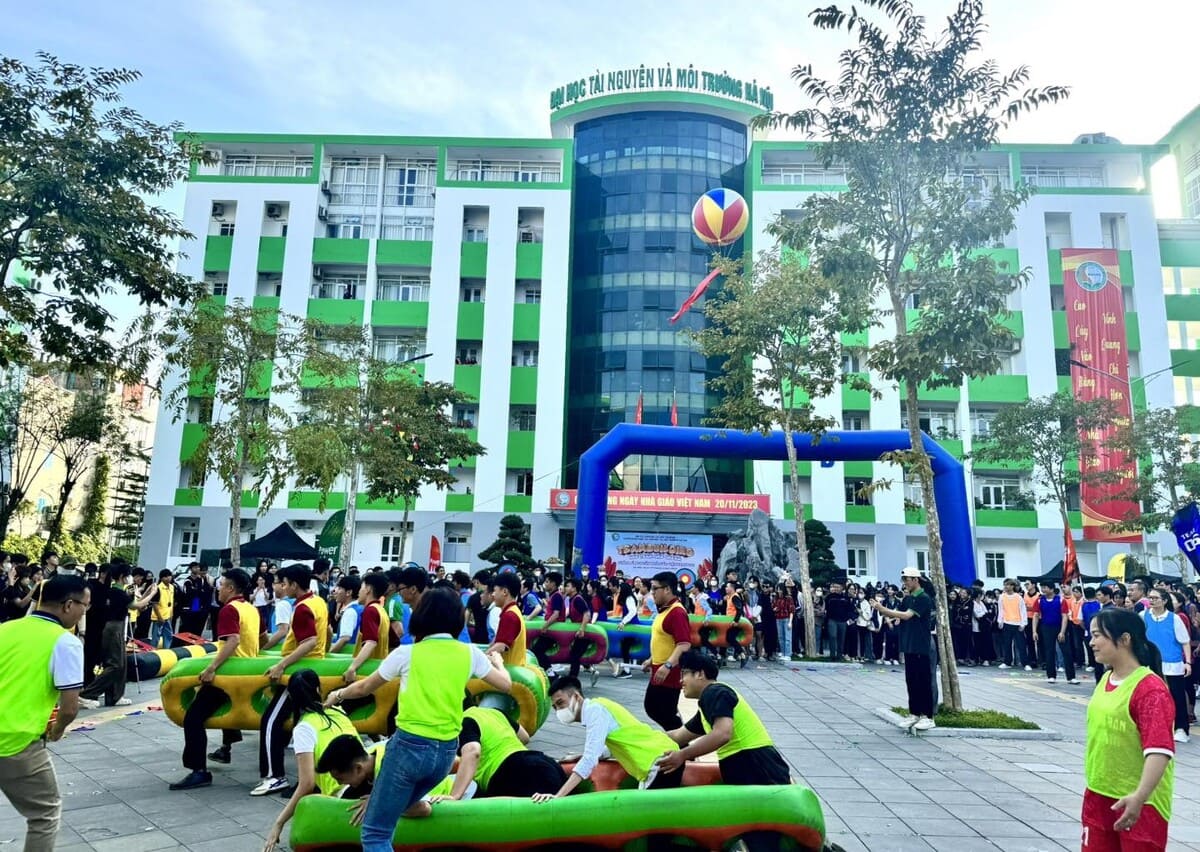 Đại học Tài nguyên và Môi trường Hà Nội trực thuộc Bộ Tài nguyên và Môi trường và chịu sự quản lý nhà nước về giáo dục của BGD & ĐT