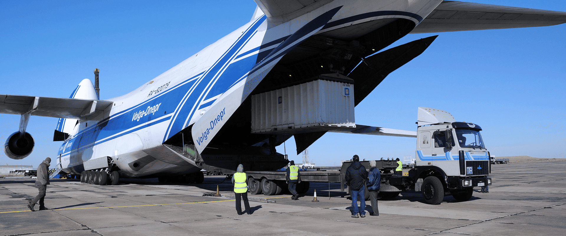 Vận tải hàng không tuy nhanh chóng nhưng có chi phí khá cao