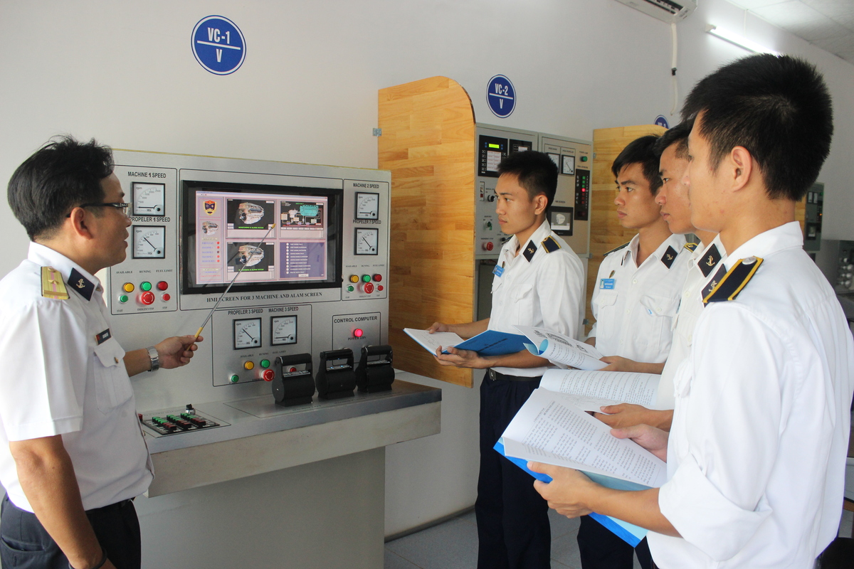 Để đảm bảo công việc diễn ra chính xác, hiệu quả và tuân thủ đúng quy định pháp lý, nhân viên hải quan cần có một số kỹ năng nhất định