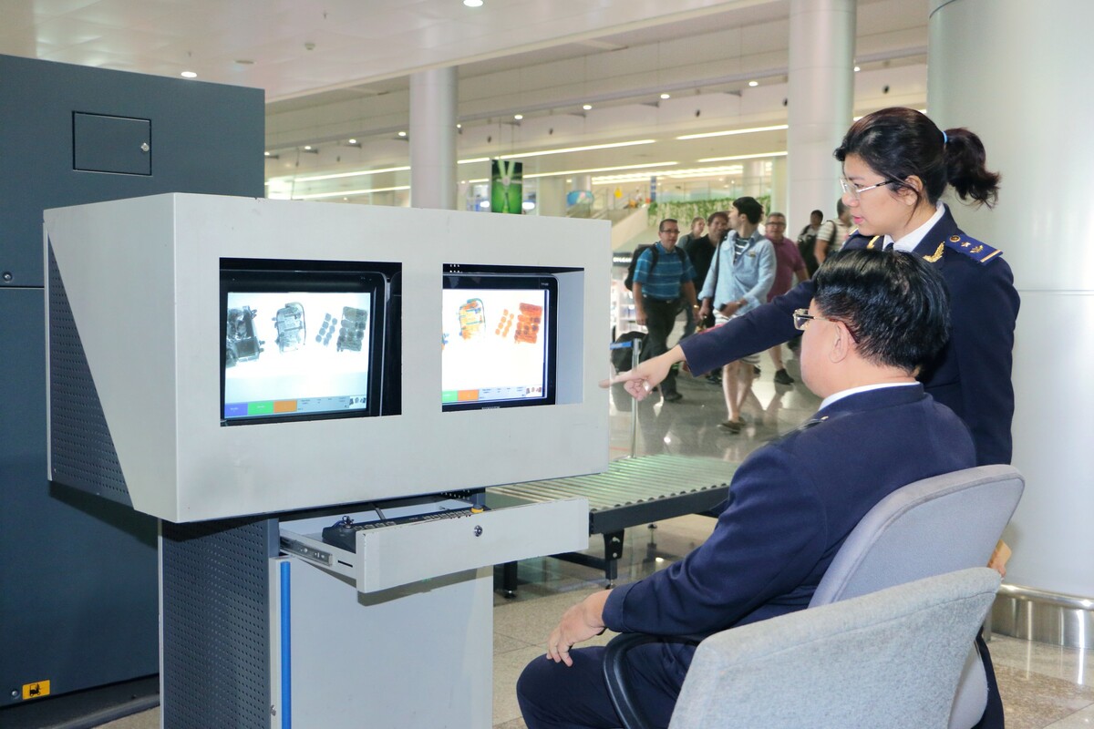 Hai vị trí chính trong ngành này bao gồm nhân viên thủ tục hải quan và nhân viên khai báo hải quan