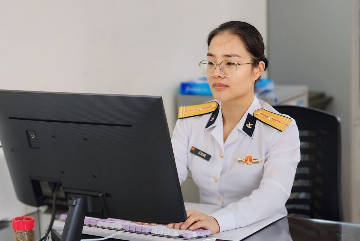 Mức lương trung bình của nhân viên hải quan dao động từ 9.000.000 - 12.000.000 (VNĐ/tháng)