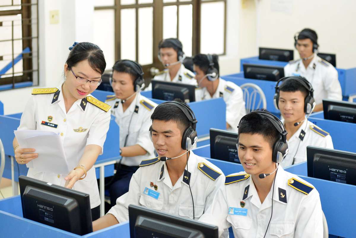 Để trở thành nhân viên hải quan, ứng viên cần phải đáp ứng một số yêu cầu bằng cấp, kinh nghiệm nhất định