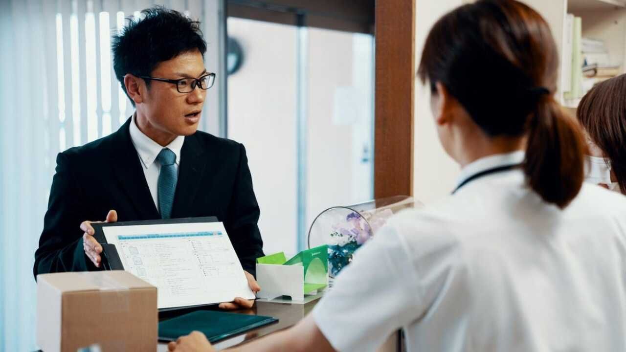 Ứng viên cần có kỹ năng giao tiếp hiệu quả để khách hàng cảm thấy tin tưởng và yên tâm khi lựa chọn sản phẩm