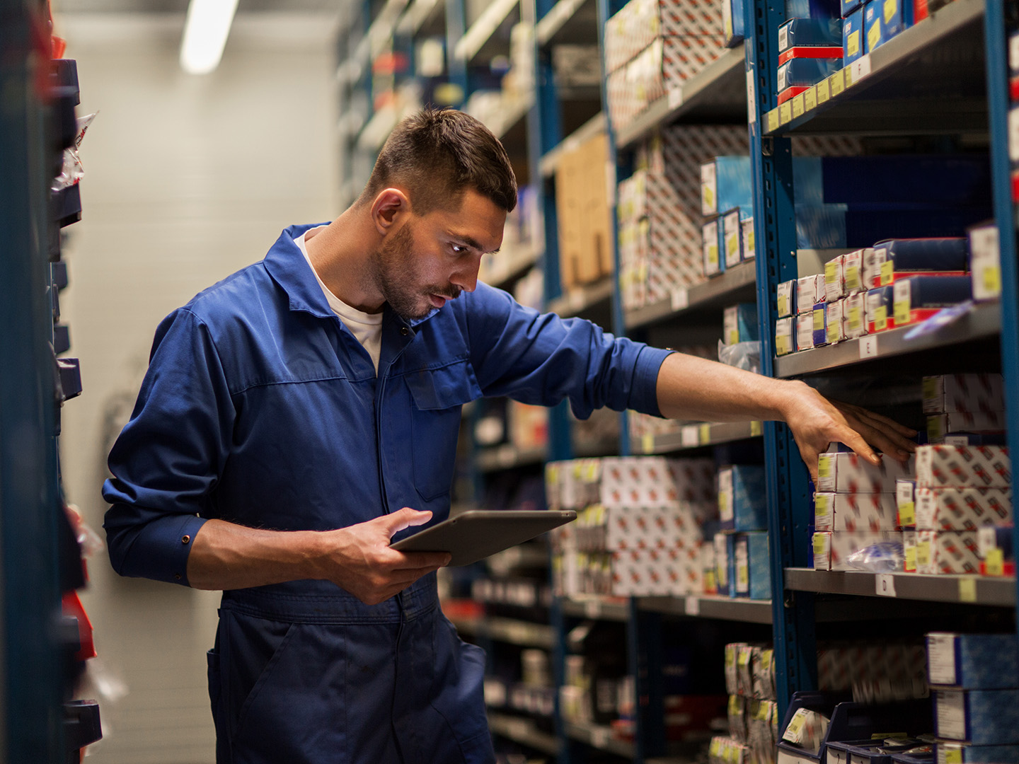 Việc tuyển nhân viên kinh doanh phụ tùng xe máy, ô tô, xe điện đi kèm với nhiều yêu cầu khác nhau tùy vào mỗi công ty