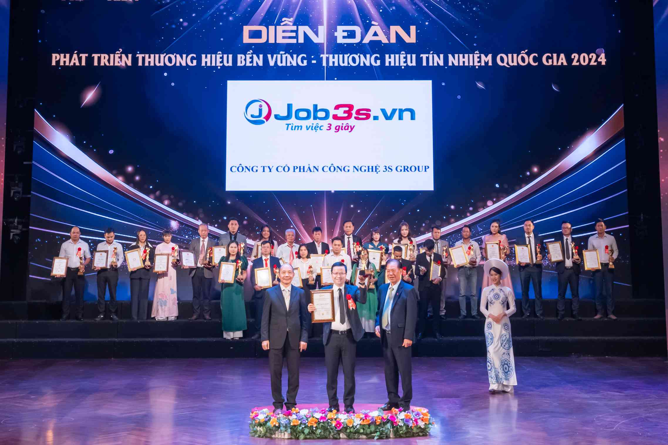 Jobcentreonline.com tự hào được xướng tên trong Top 10 thương hiệu bền vững quốc gia