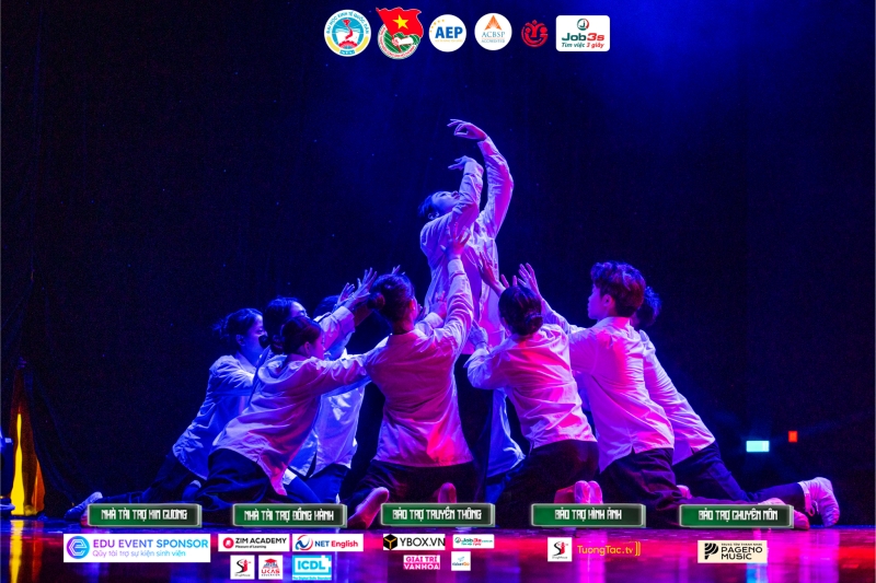 Giây phút đầy lắng đọng của đội thi HMC