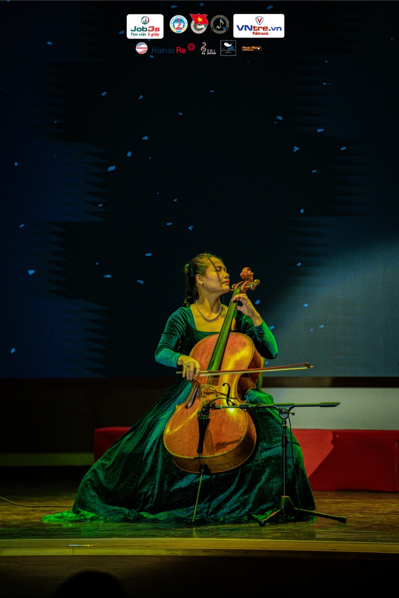 Cello được đặt làm trọng tâm nghệ thuật của chương trình. Ảnh: BTC