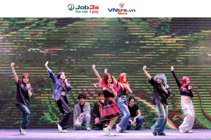 Tiết mục nhảy À Lôi của nhóm nhảy TADA Team