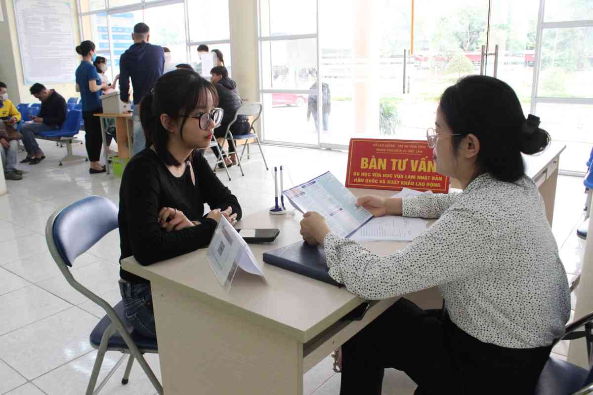 Các phiên giao dịch việc làm được tổ chức để kết nối lao động với doanh nghiệp