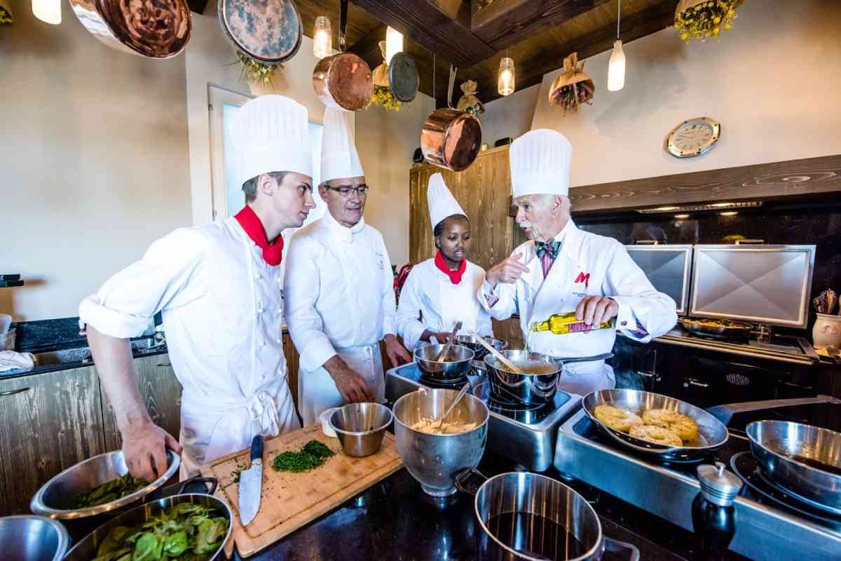 Nghề đầu bếp khách sạn còn phải đối mặt với nhiều áp lực