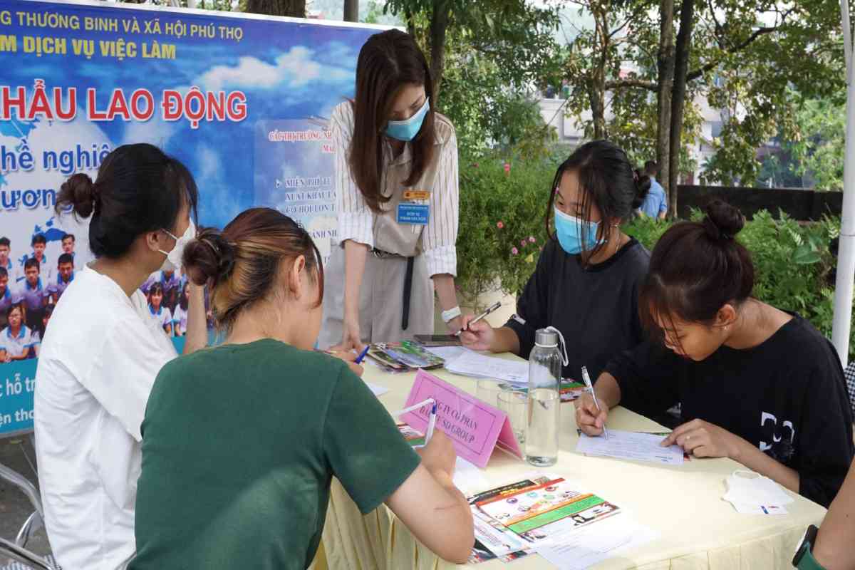 Các Trung tâm giới thiệu việc làm Phú Thọ thường xuyên tổ chức các phiên giao dịch việc làm