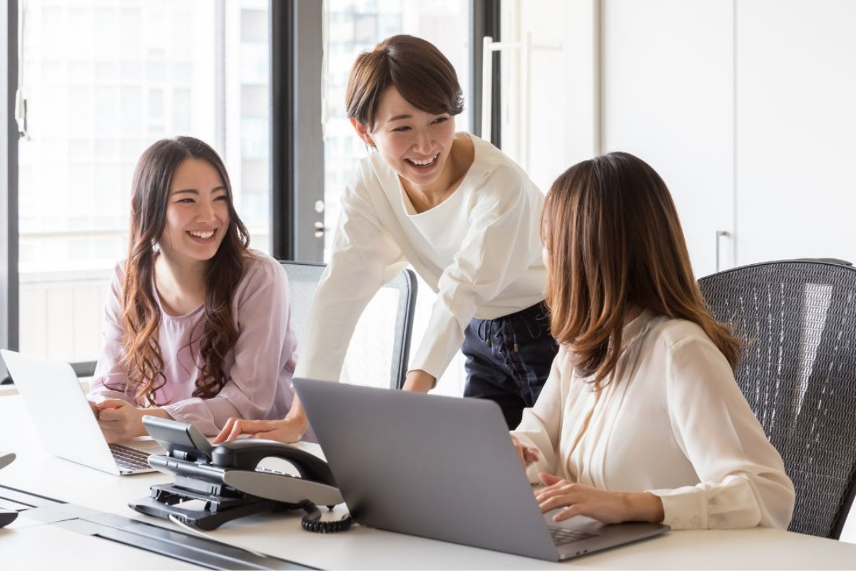 Nhân viên kế hoạch có thái độ tốt với khách hàng, quản lý tài liệu, kiểm soát nguồn vốn