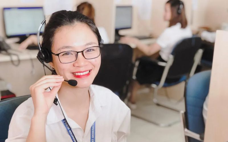 Công việc khi tuyển dụng sale online thời trang là liên hệ với khách hàng qua mail, điện thoại để chốt đơn hàng