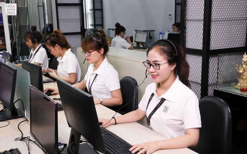 Yêu cầu tuyển dụng sale online thời trang cần có kỹ năng giao tiếp tốt, yêu thích về thời trang,…