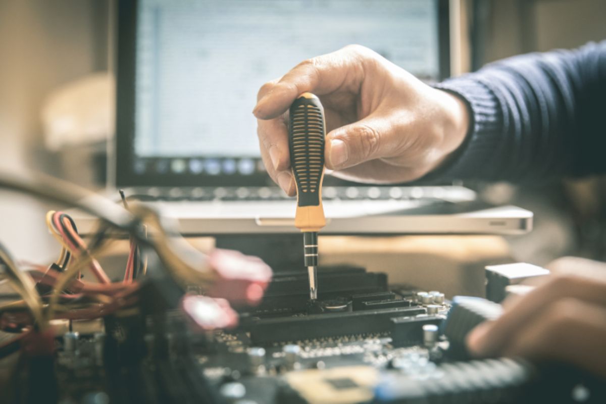 Nhu cầu tuyển dụng việc làm Điện tử viễn thông ngày càng cao, thúc đẩy phát triển kinh tế và xã hội