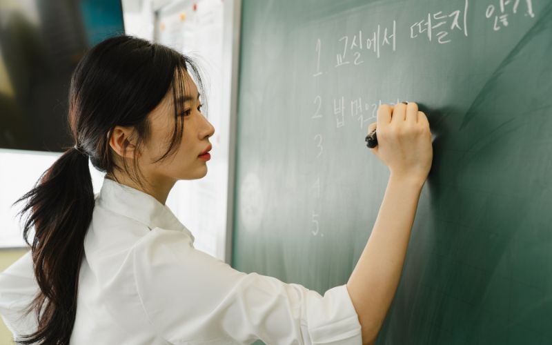 Giáo viên hợp đồng thường không có chế độ bảo hiểm xã hội đầy đủ