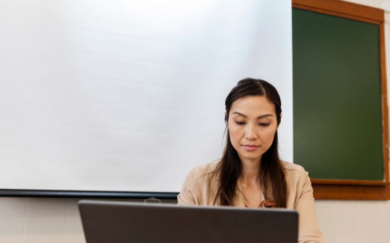 Công việc của giáo viên tiếng Trung Quốc đòi hỏi sự đa dạng về kỹ năng và kiến thức