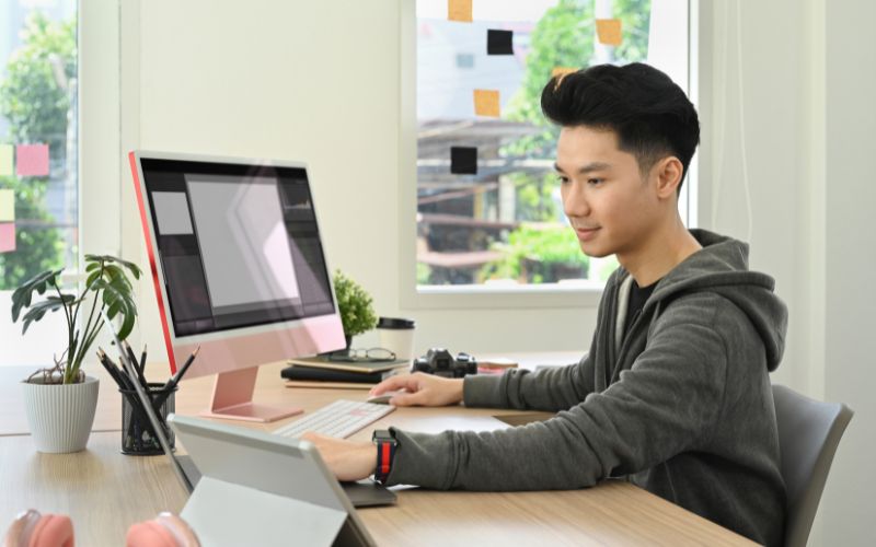 Tuyển dụng video editor online ngày càng trở nên phổ biến