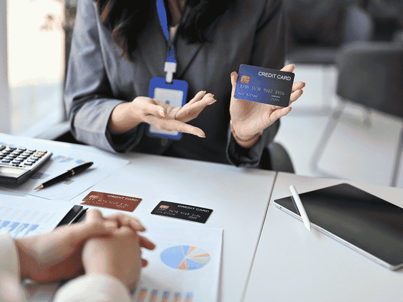 Mức lương cho vị trí chuyên viên tư vấn thẻ tín dụng thường dao động từ 8.000.000 đến 12.000.000 đồng/tháng