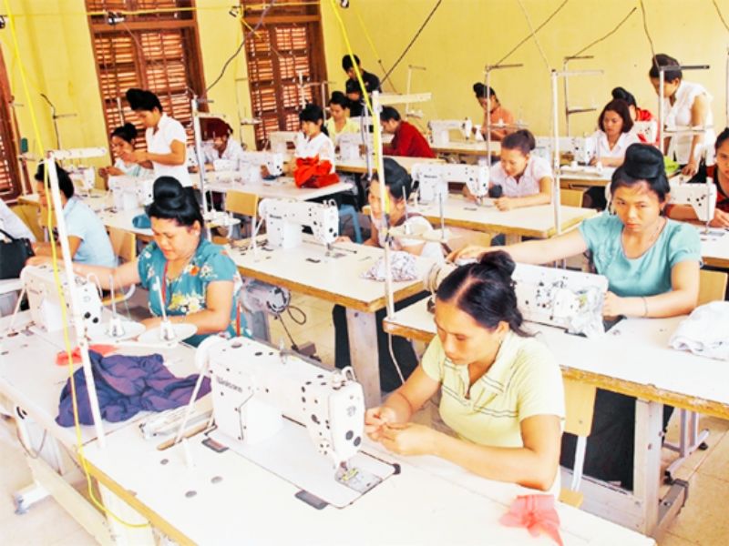 Việc làm phổ thông tại Sơn La bao gồm các công việc như nhân viên bán hàng, bảo vệ, lao động tại các nhà máy, công ty hoặc các khu chợ.