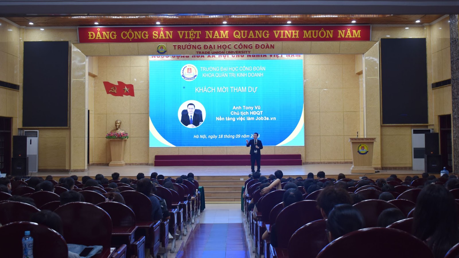 Gặp mặt tân sinh viên QT31