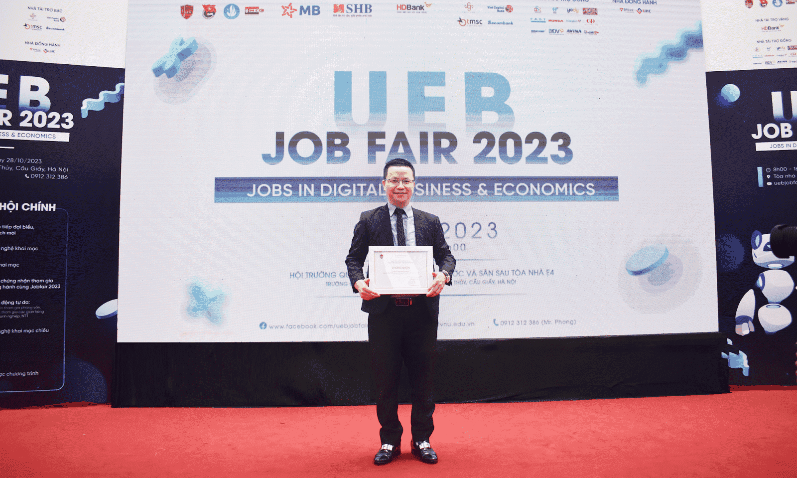 CEO Tony Vũ - Nhà sáng lập nền tảng tuyển dụng và tìm việc làm jobcentreonline.com có mặt tại sự kiện và truyền cảm hứng đến hàng ngàn sinh viên