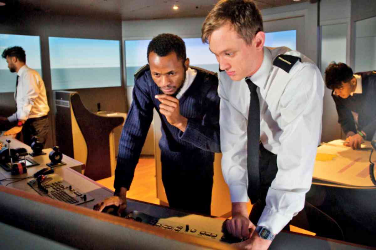 Nhà tuyển dụng có các yêu cầu cụ thể, khắt khe nhằm đảm bảo tính chuyên nghiệp và an toàn