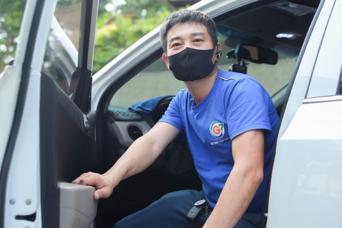 Tình hình giao thông phức tạp tại Hà Nội yêu cầu lái xe có kỹ năng tốt để xử lý các tình huống bất ngờ