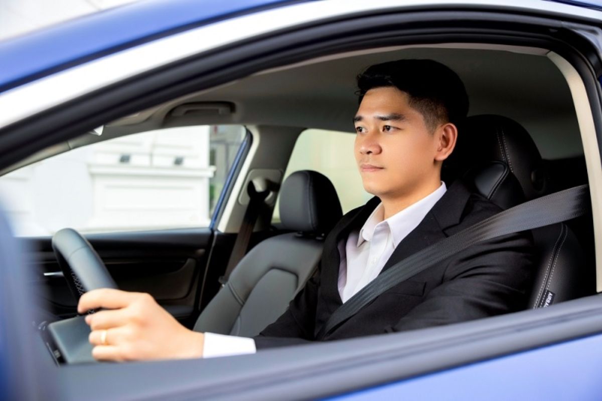 Nhân viên lái xe cần nắm rõ kỹ thuật lái xe an toàn cũng như đảm bảo tuân thủ tuyệt đối luật an toàn giao thông