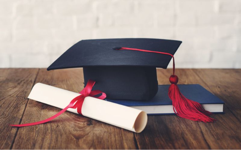 Ứng viên cần có ít nhất bằng tốt nghiệp Cao đẳng hoặc Đại học các ngành liên quan