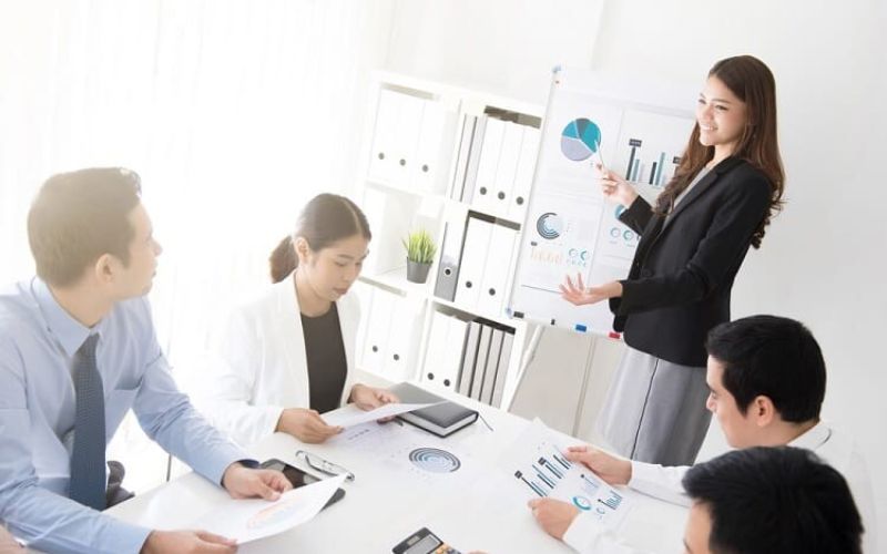 Nhân viên chăm sóc khách hàng tiếng Hàn cần phải tham gia các chương trình đào tạo để nâng cao trình độ và kỹ năng