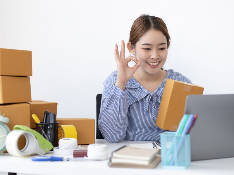 Nhân viên bán mỹ phẩm sale online tăng cao trong thời gian gần đây