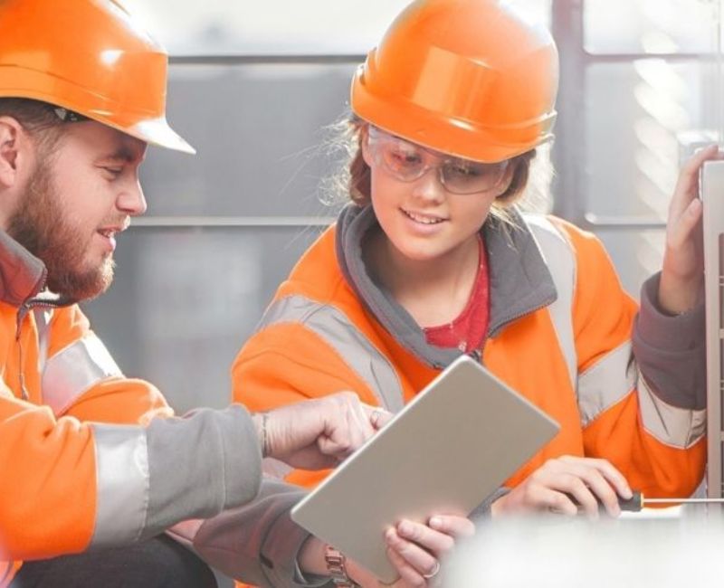 Việc làm an toàn lao động được thực hiện ở đa dạng lĩnh vực công nghiệp, nông nghiệp