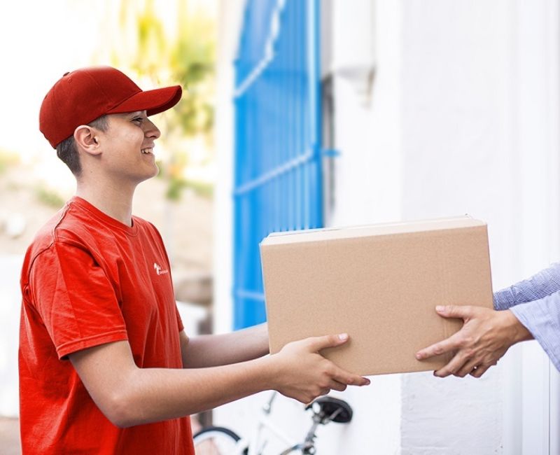 Nhân viên giao hàng là một trong những vị trí tuyển dụng phổ biến của việc làm bán sỉ