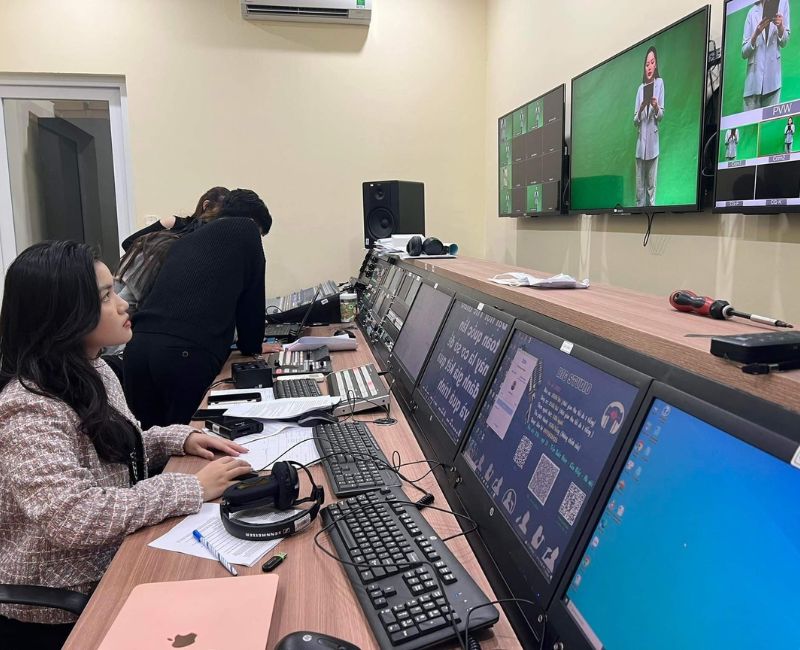 Việc làm báo chí và truyền hình tăng cao do xu hướng chuyển đổi công nghệ số